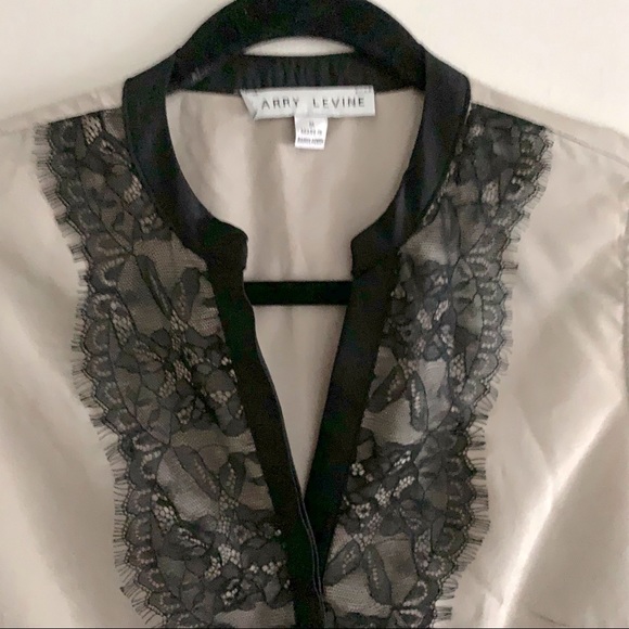 Larry Levine sleeveless button up blouse - Picture 3 of 6